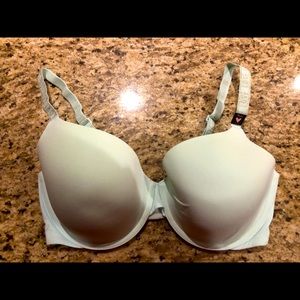 Victoria’s Secret t-shirt bra 36DD